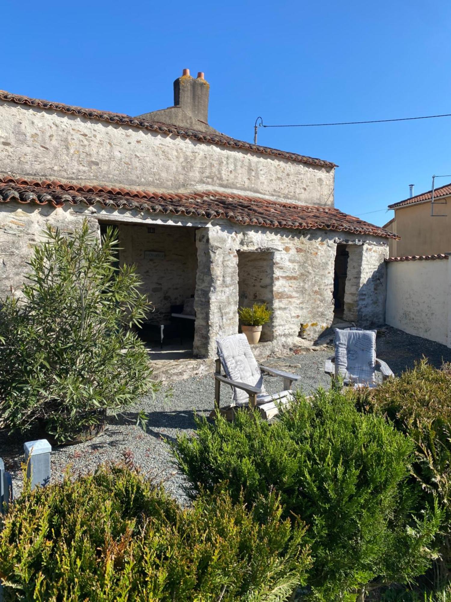 Les Puvinieres Guest House Breuil-Barret Exterior photo